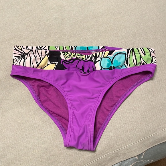 Two Piece Girls Swimsuit. Size 12 - Picture 2 of 11